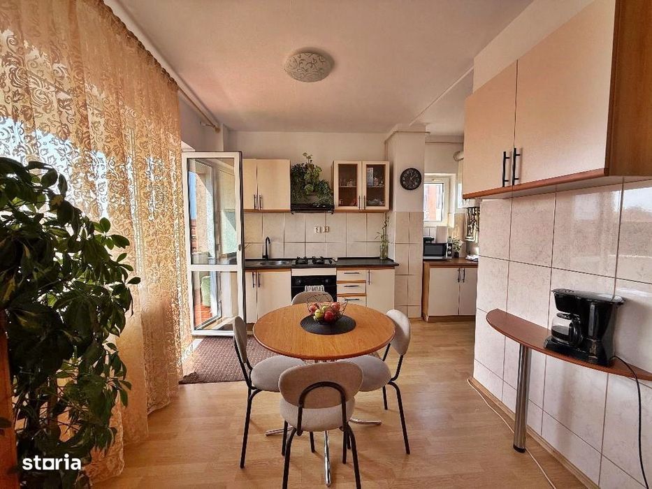 De vanzare Apartament 4 camere, zona Cetate - Scoala nr 7.