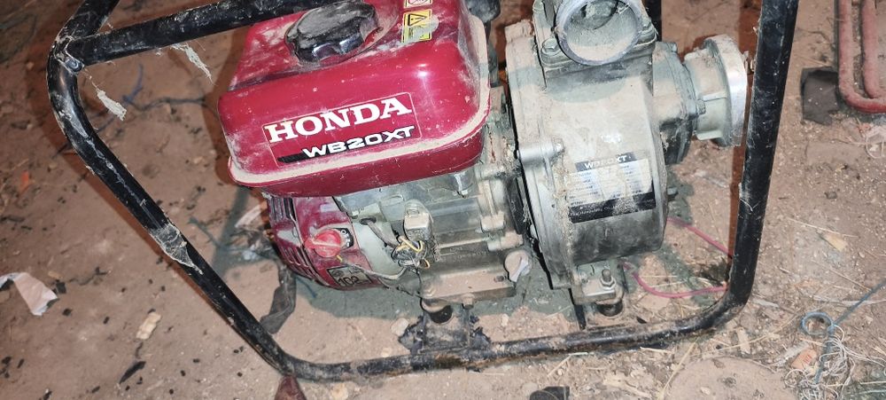 Vând pompa de apa honda