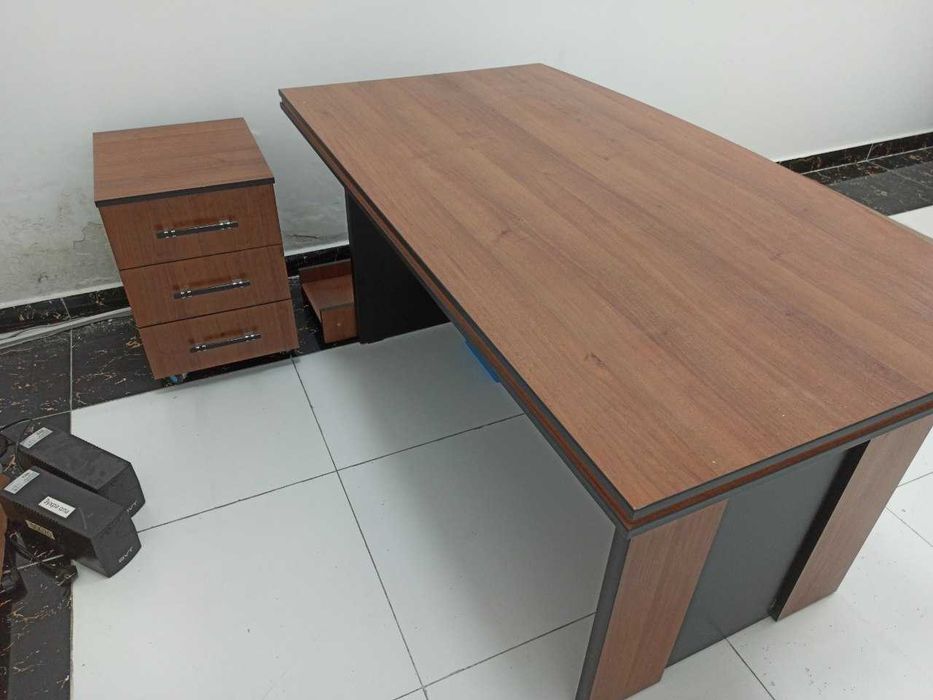 Офисный мебель - стол, стул, шкаф, диван, кресло продается б/у.