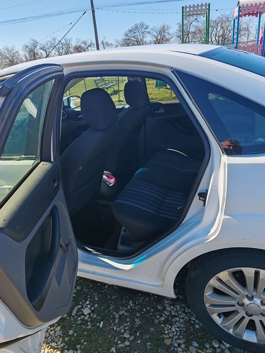 Vând Ford focus 2