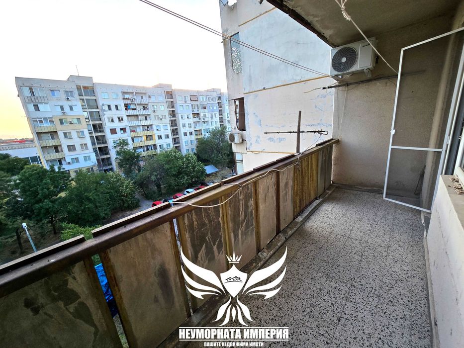 Продавам тристаен/четиристаен апартамент с площ от 94кв.м. на 5етаж в  град Пловдив квартал Тракия