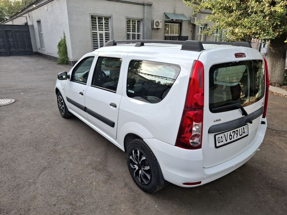 Продаётся LADA Largus, год 2015, 7 мест