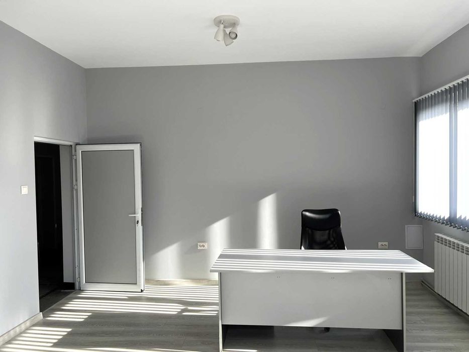 Дава се под наем Офис в Велико Търново, Център - 26 кв.м за 199.41 € - Снимка #4