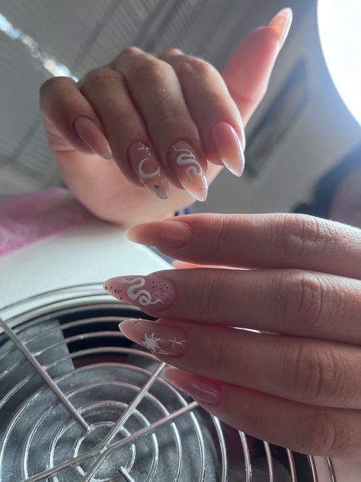 Маникюр, наращивание ногтей