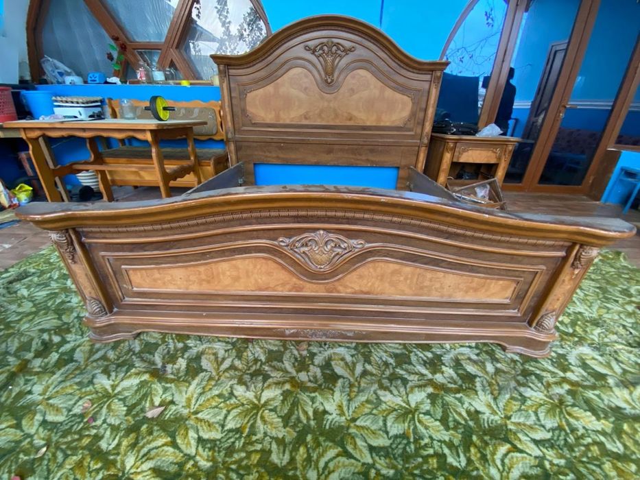 Продам спальный гарнитур