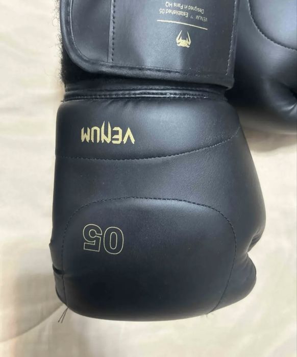 Продаются боксеркие перчатки и шлем