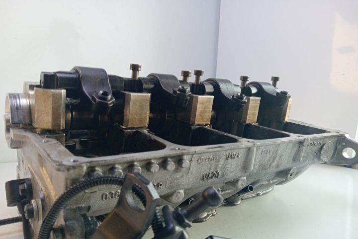 Chiulasa  038103373R Volkswagen VW Passat B6