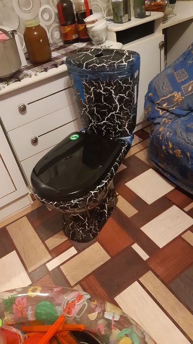 Продам новый унитаз