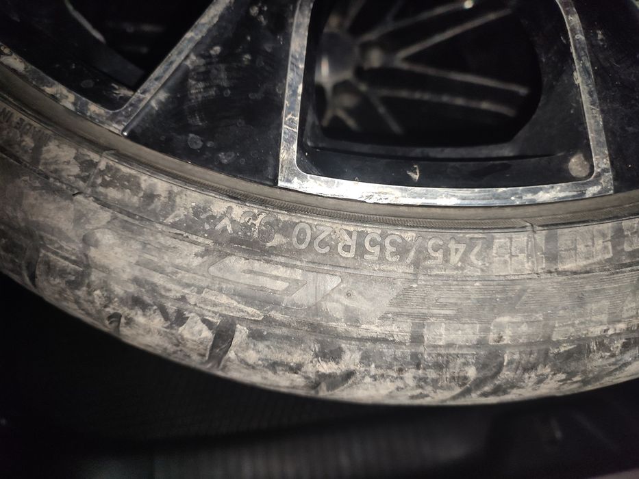 Продам диск 20диаметр с покрышками