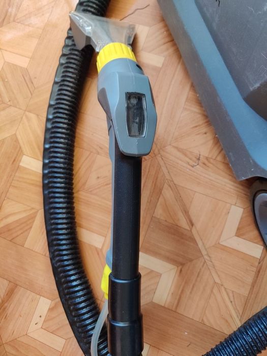 Продам пылесос для химчистки Puzzi 10/1