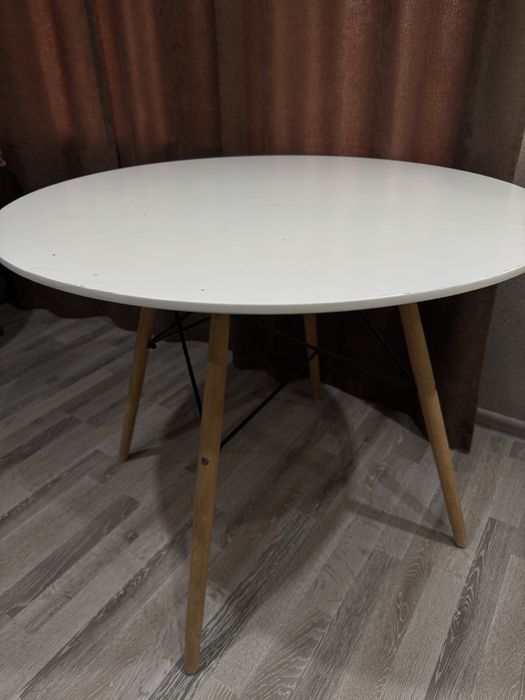 Продам круглый стол IKEA
