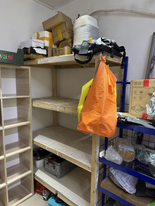 Деревянный стелаж