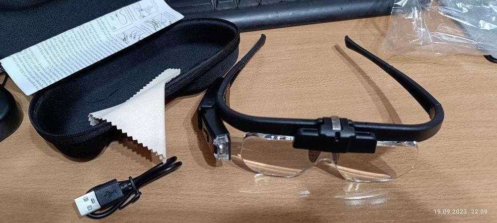 Лупа очки, 3 шт. сменными линзами с USB подсветкою.