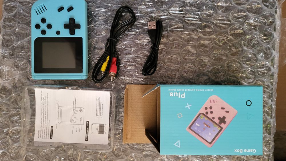 Ретро преносима конзола с 400+ игри в нея game box