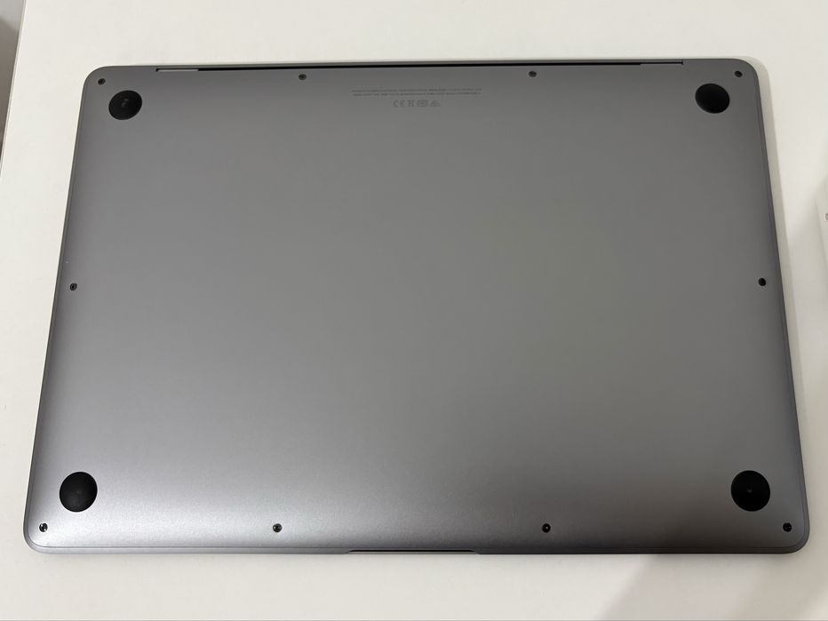 Продам Macbook Air 13 / 2020 / 13.3 / 256 gb