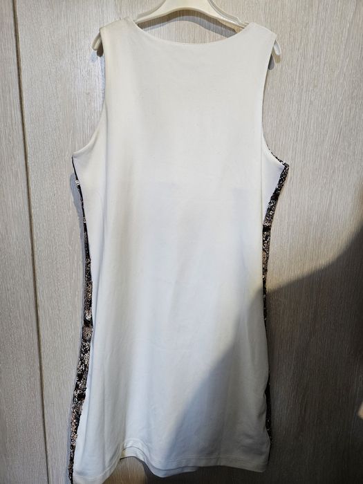 Продам платье для девочки новое