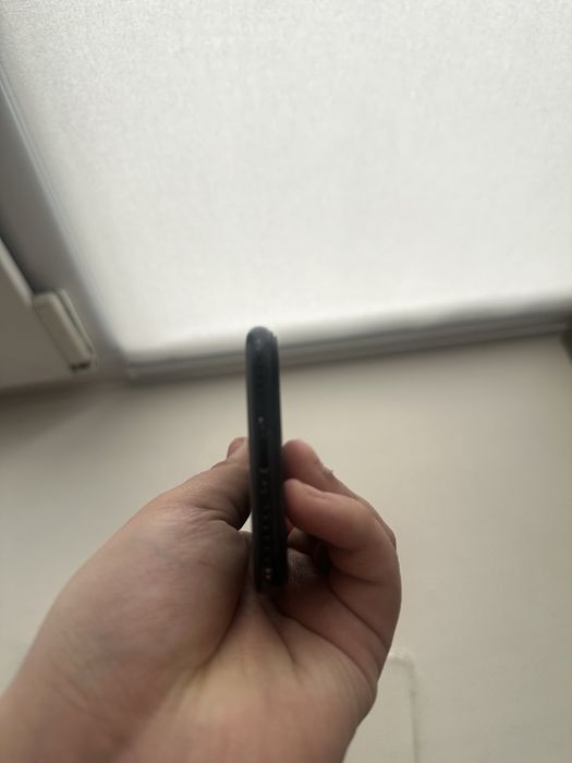 продам iphone se 2020 быстро