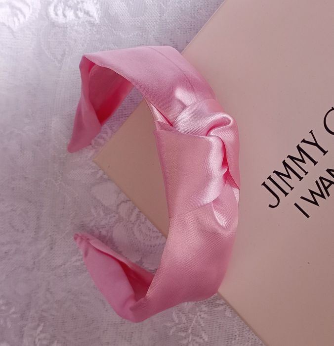 Диадема за коса - различни модели и цветове