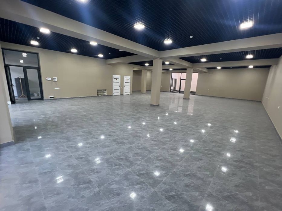 Аренда здания . Можно по этажам . Домбрабад .