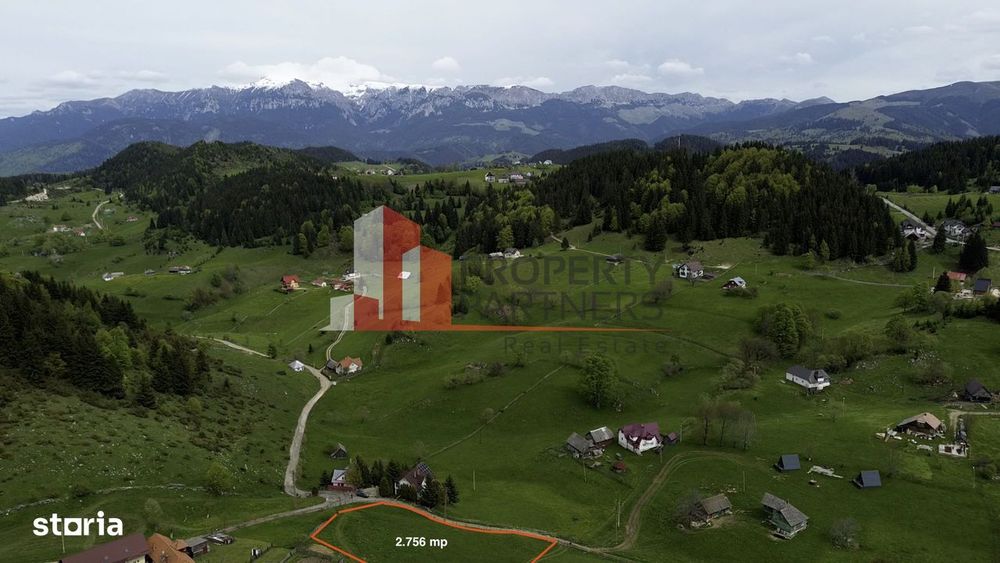 Teren Fundata cu vedere la muntii Bucegi