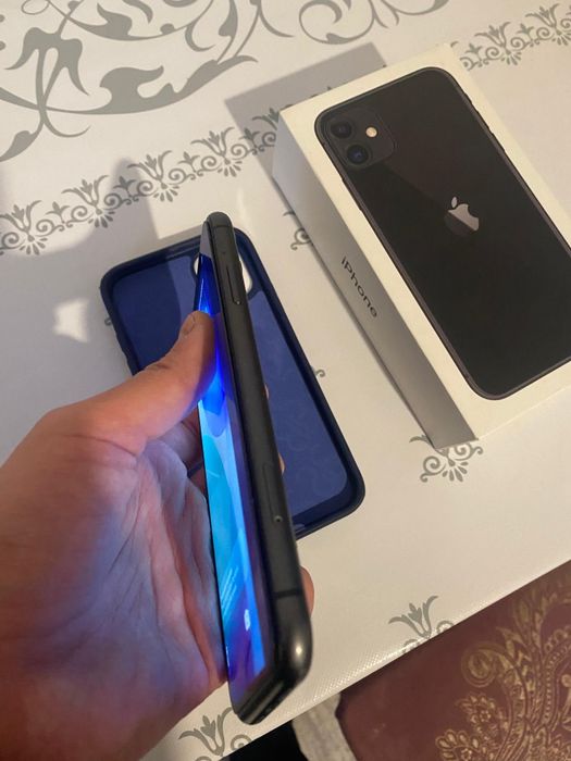 Айфон 11 продам.