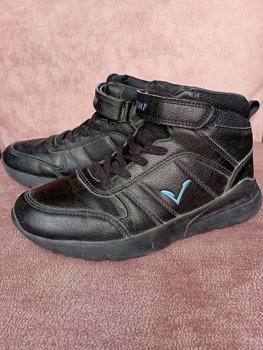 Продам полуботинки для мальчика