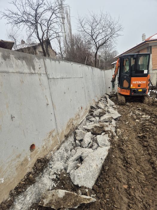 Услуги с мини багер  2750кг. Хидравличен чук 150кг..