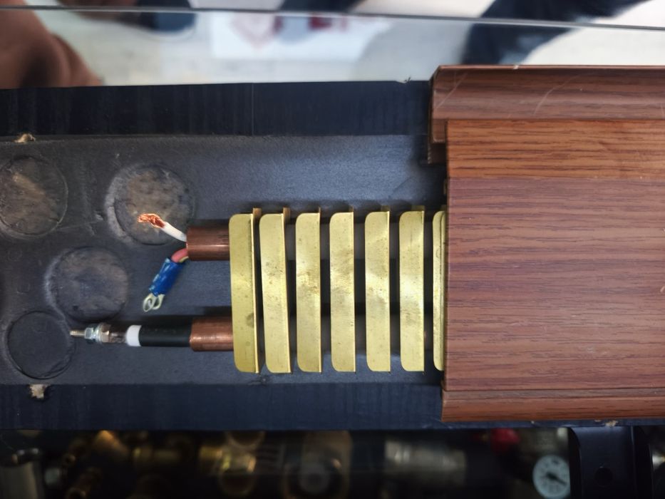 Тёплый плинтус электрический и водяной