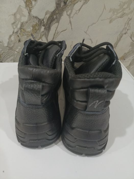 Продаю рабочии ботинки