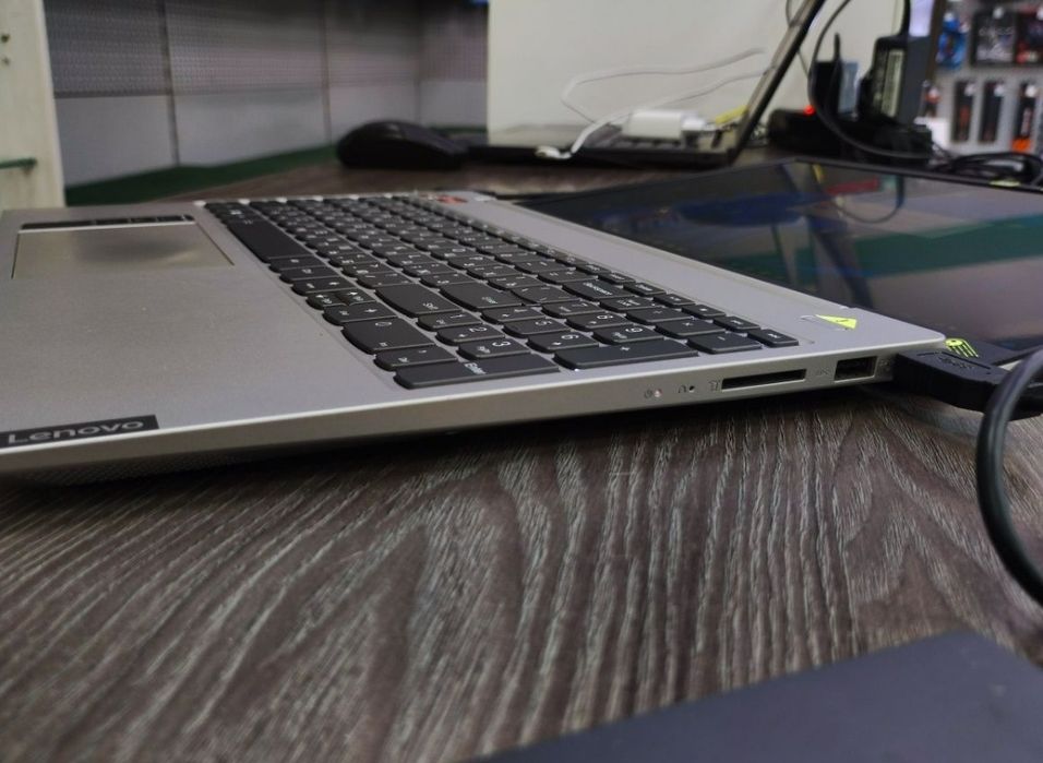 Срочно продам ноутбук леново