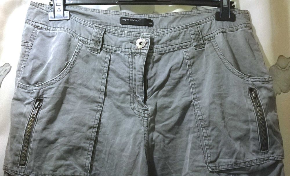 Pantaloni bumbac 3/4 gri degrade cu multe buzunare fermoare si capse