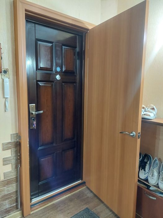 Продам входную дверь