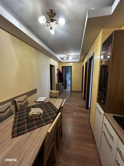 Apartament 2 camere transformat in 3, etaj 3 cu lift, zona Marasesti