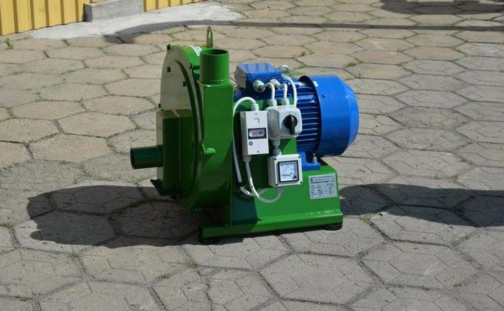 Фуражомелка самозасмукваща