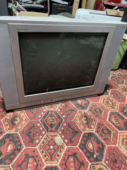 televizor bittasi kotta bittasi kichkina