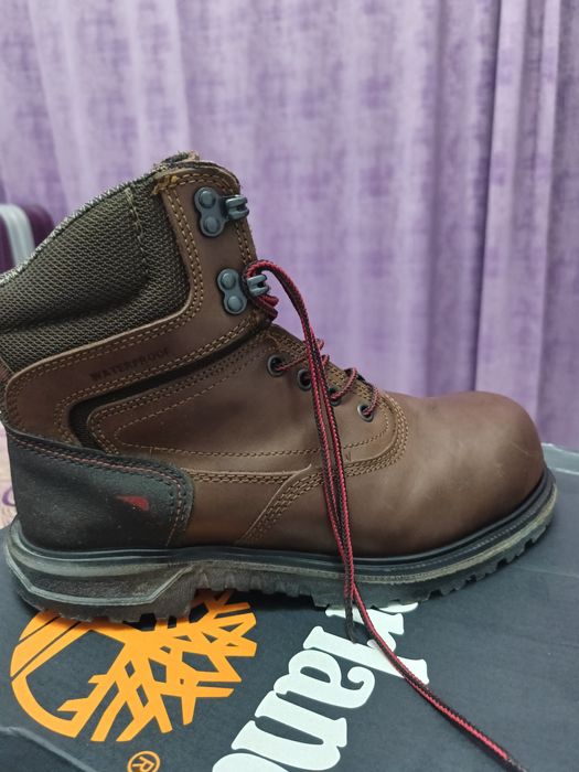 Защитные ботинки.