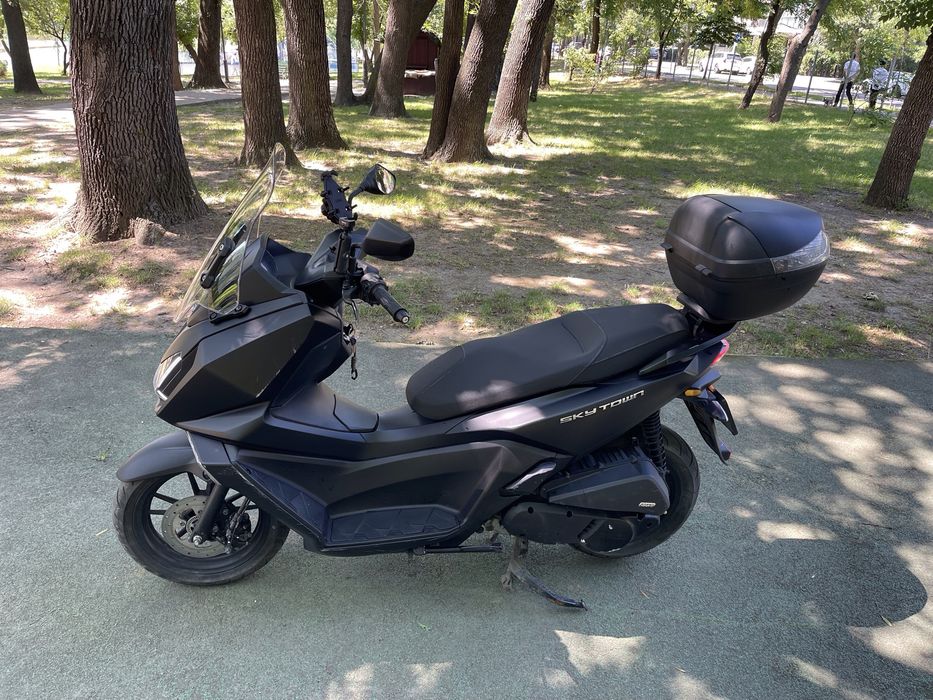 Vand Scuter Kymco SkyTown 125cc