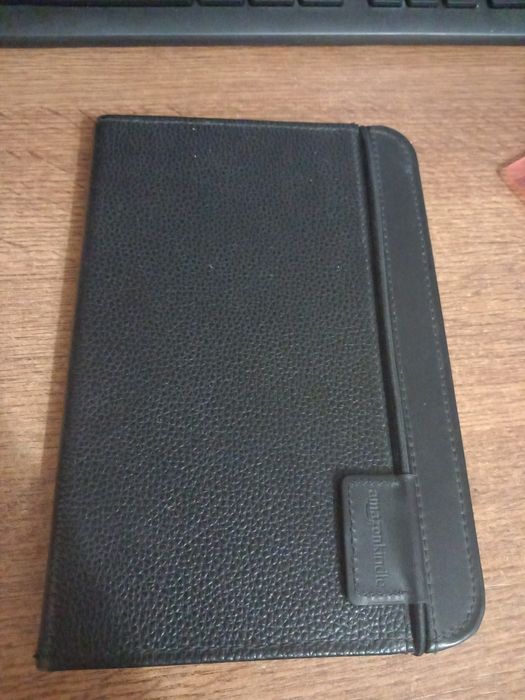 Vând Kindle  D00901