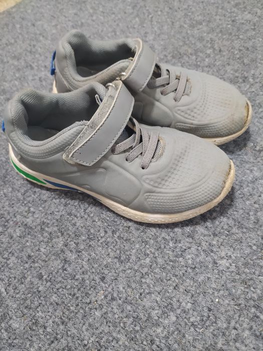 Подарявам детски обувки