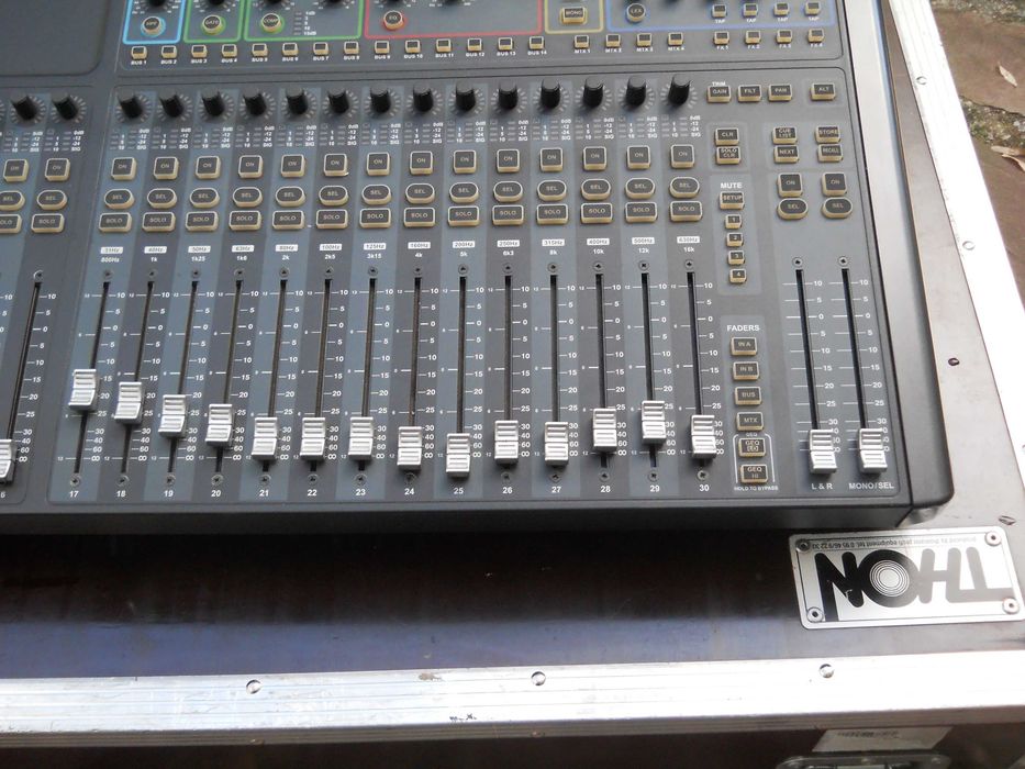 Soundcraft digital SI Compact 32