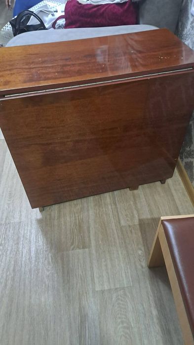 Стол-книжка полированный