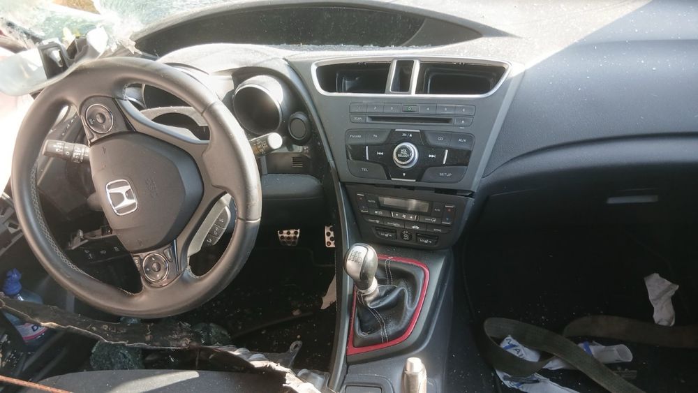 Продава се само на части HONDA CIVIC 1.8 140ps 2015
