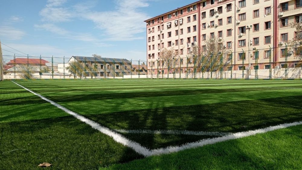 Mini stadyon 250 min yangi qurilgan