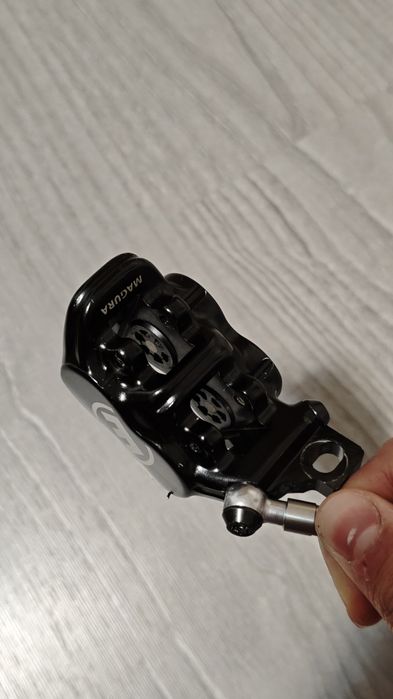 Frâna mtb shigura (mt5 cu deore xt)