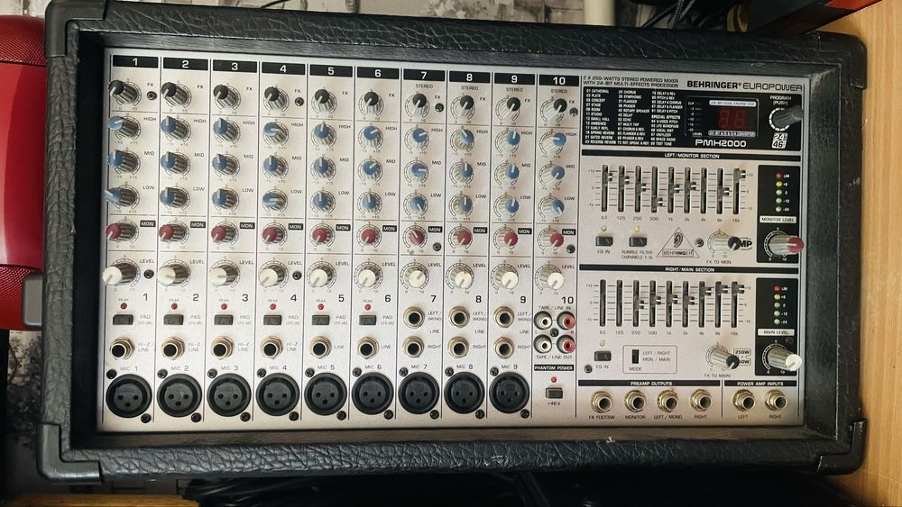 Усилитель и микшер Behringer pmx 2000