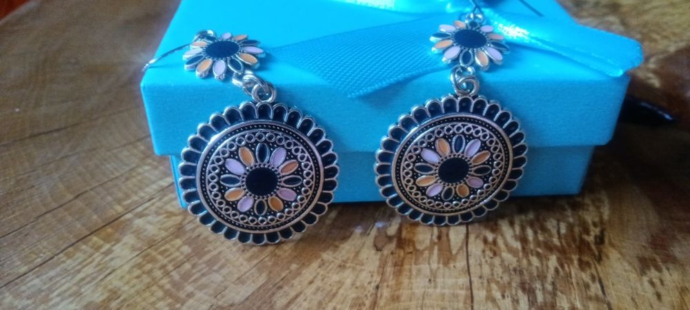 Винтидж комплект бижута в кралски стил за жени, елегантни ажурни обеци от цинкова сплав с многослойна висулка, моден аксесоар за ежедневно носене и по