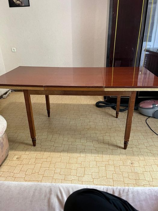 Стол полированный раздвижной