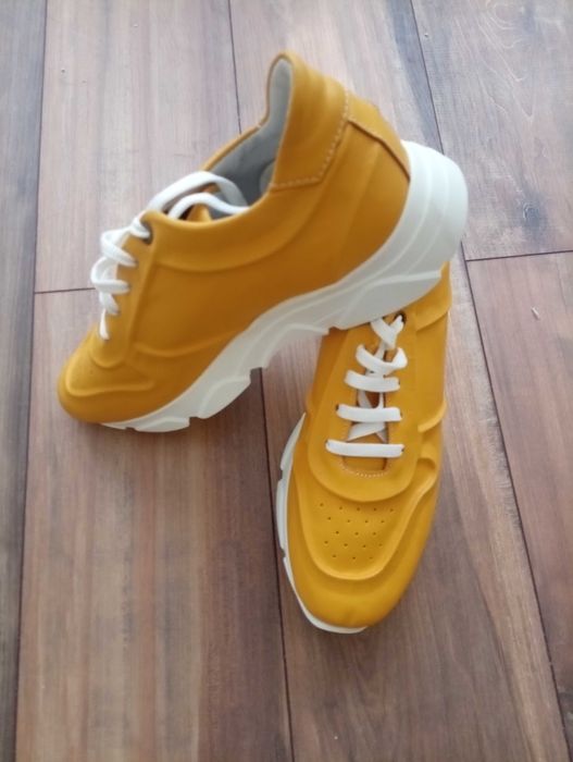 Жълти маратонки естествена кожа 38 номер