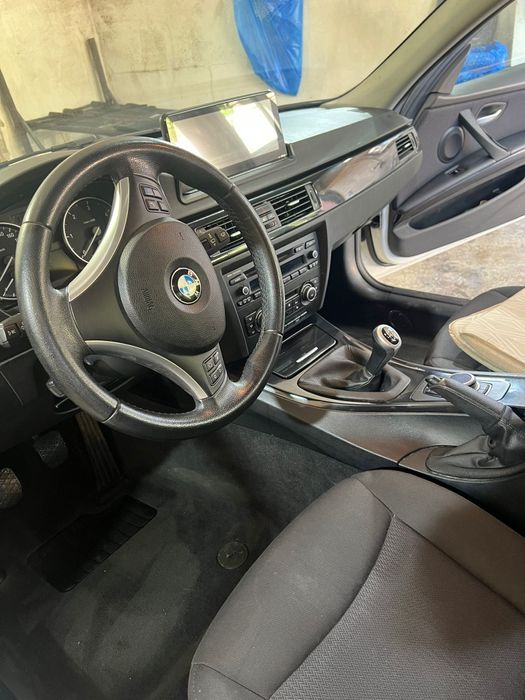 Vand bmw seria 3 an fabricatie  2011