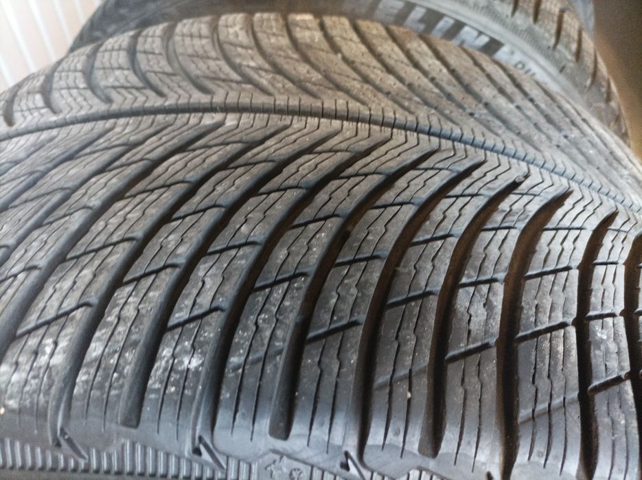 Продавам 4 зимни гуми 295/35/21 Michelin PA 5-480 евро.